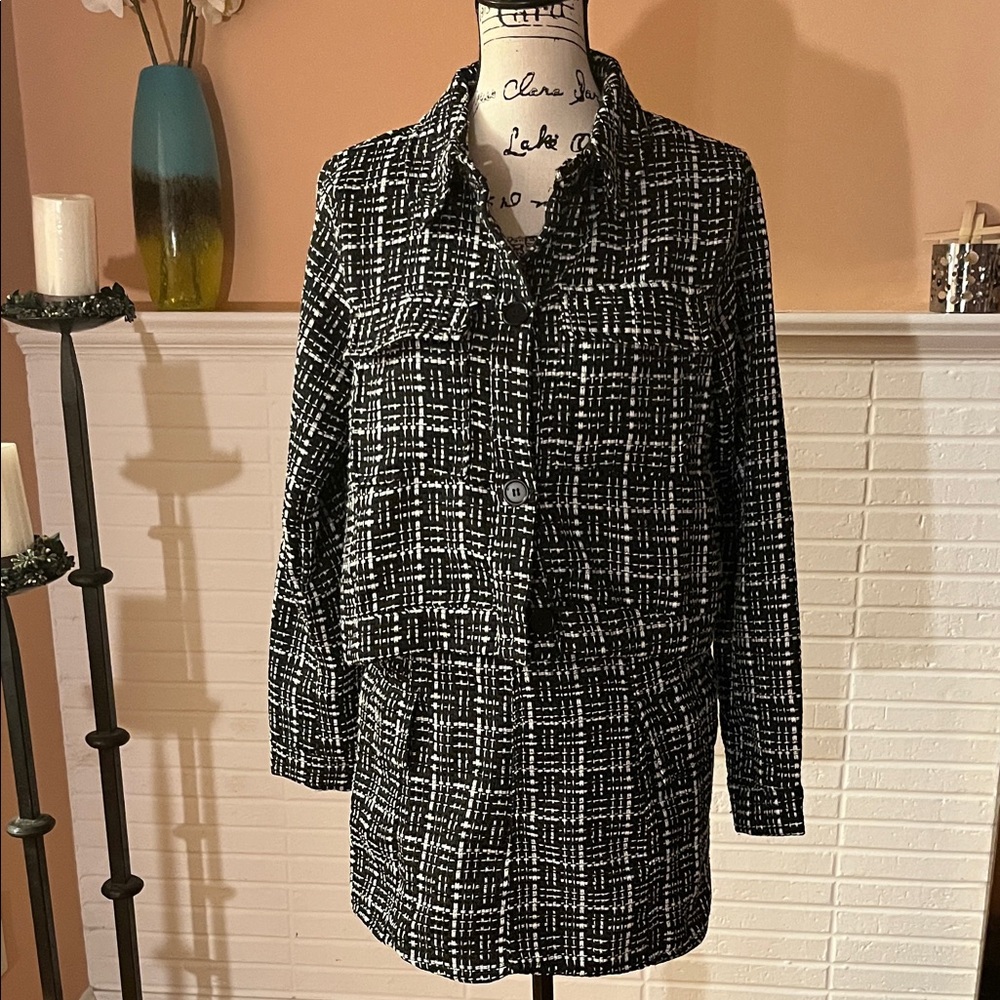 Fashion Nova Black/White Tweed 2 PC Suit-UPDATED
🌺Final Price w/$4.99 Shipping🌺